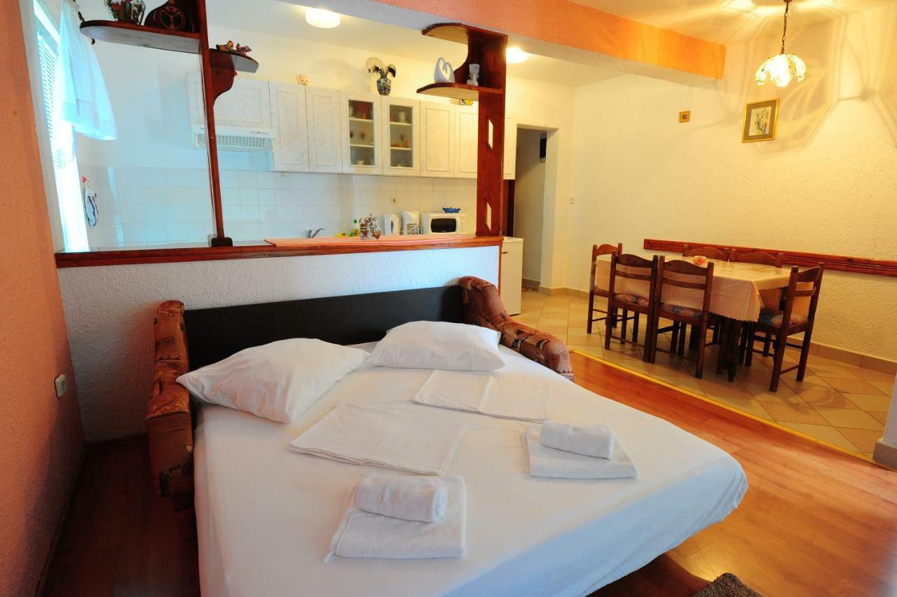 Apartmani Margeta Rab Town Exterior photo