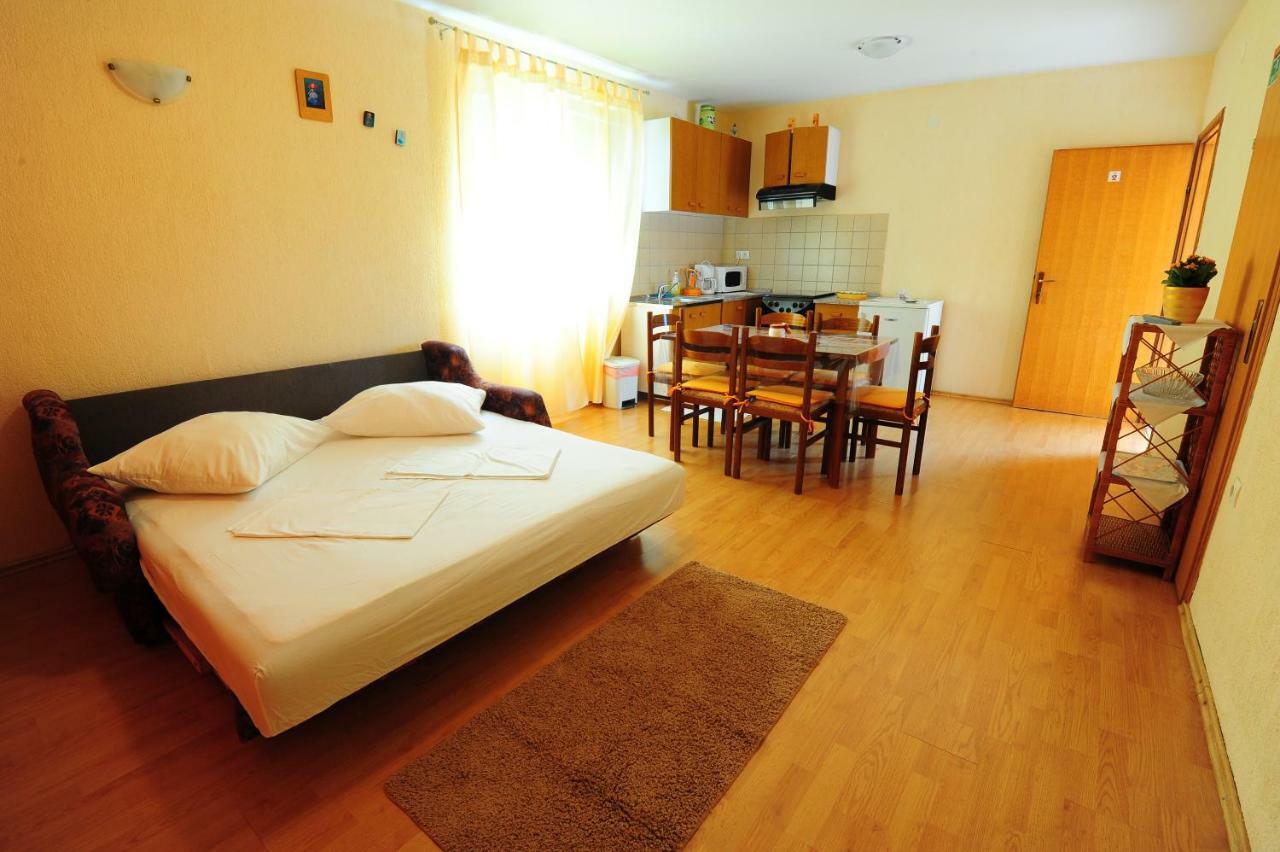 Apartmani Margeta Rab Town Exterior photo